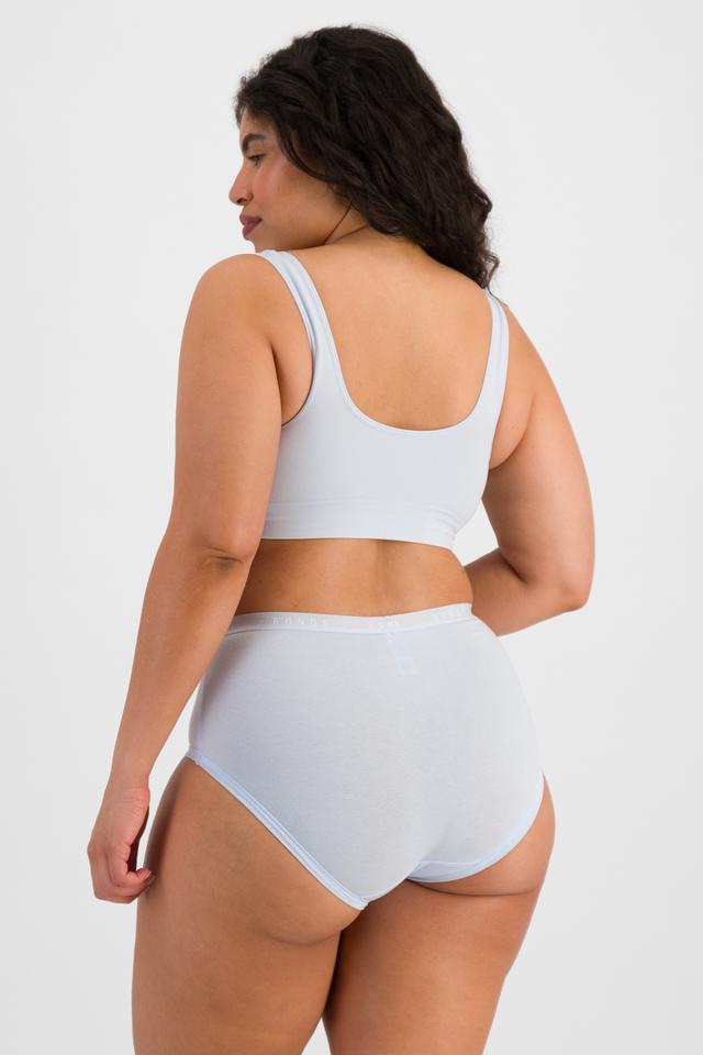 Laura (She/Her) wears size 14 and is 165cm tall with 94cm chest and 76cm waist