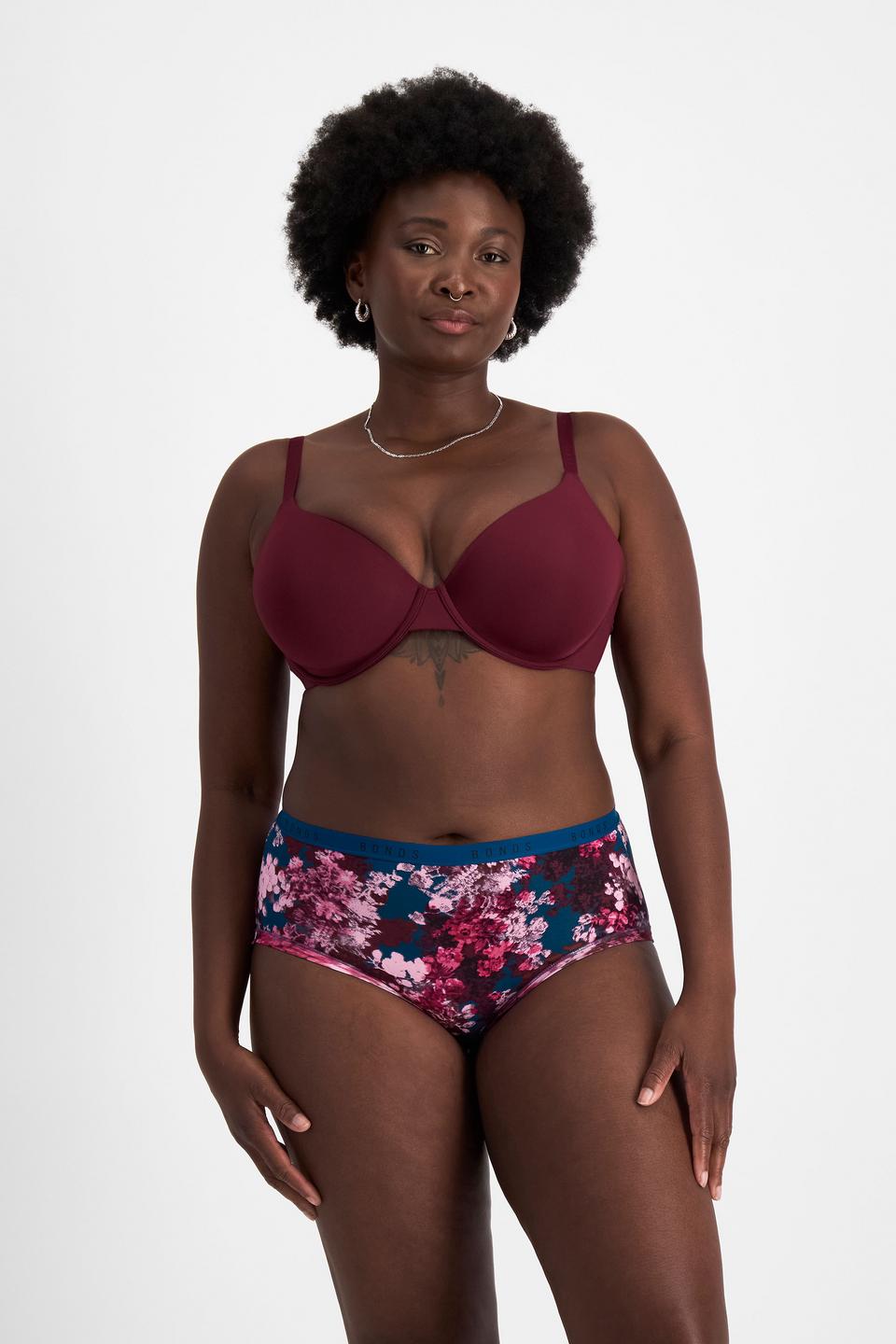 Nelly (She/Her) wears size 14 and is 173.73cm tall with 102cm chest and 84cm waist