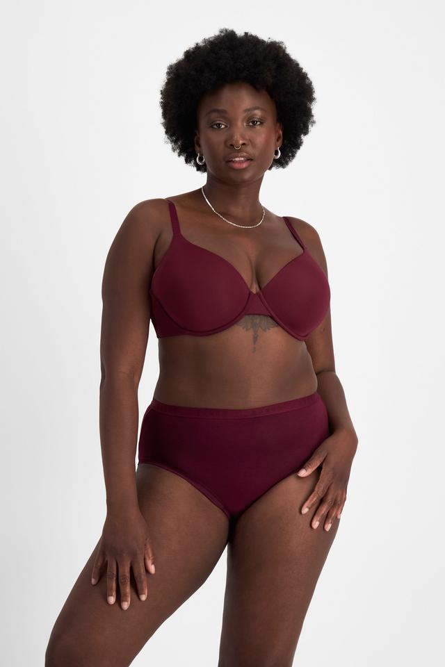 Nelly (She/Her) wears size 14 and is 173.73cm tall with 102cm chest and 84cm waist