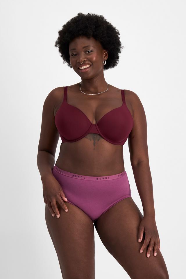 Nelly (She/Her) wears size 14 and is 173.73cm tall with 102cm chest and 84cm waist