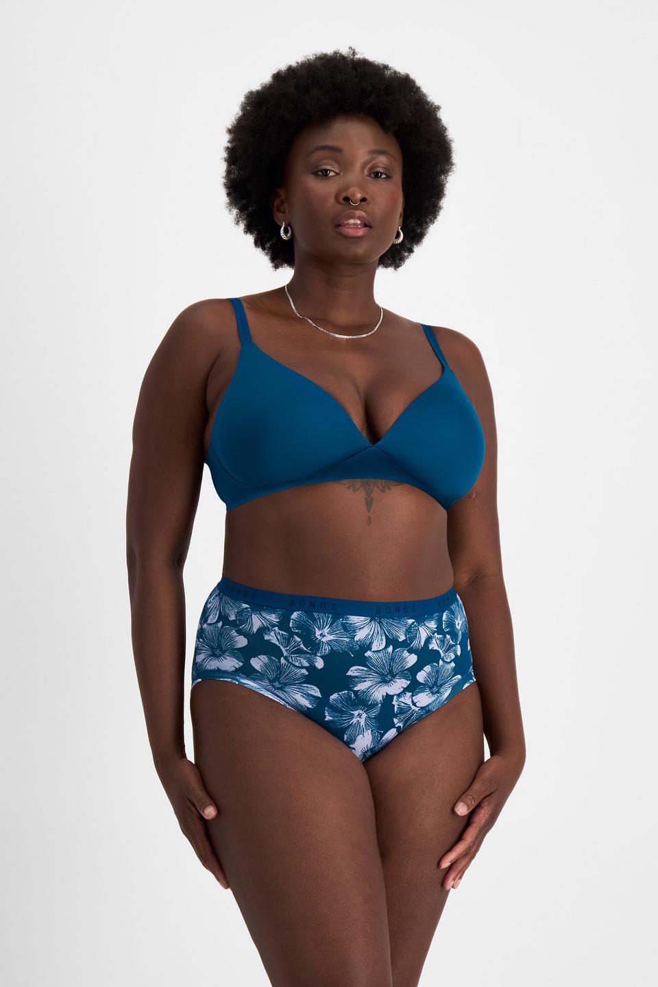 Nelly (She/Her) wears size 14 and is 173.73cm tall with 102cm chest and 84cm waist