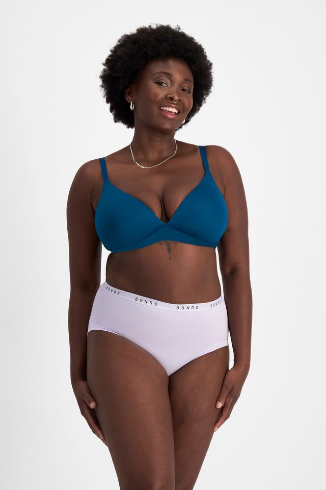 Nelly (She/Her) wears size 14 and is 173.73cm tall with 102cm chest and 84cm waist