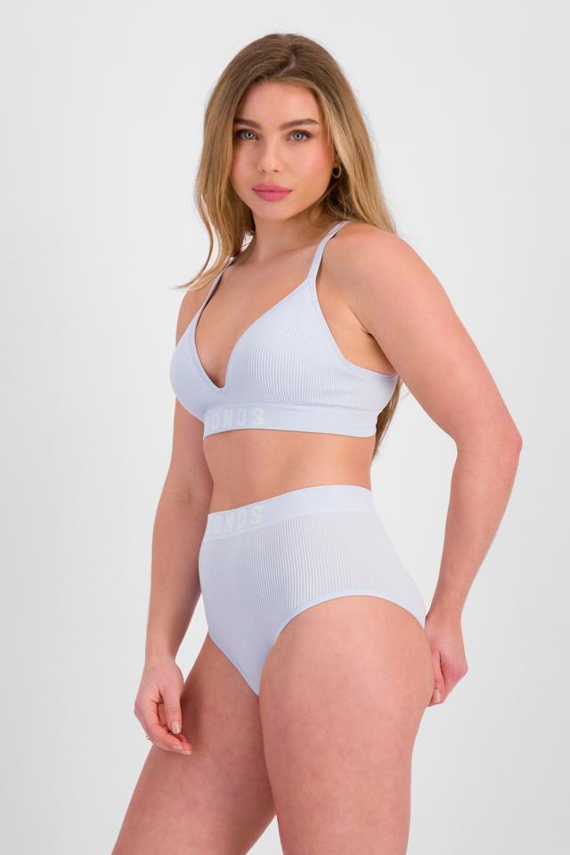 Sienna (She/Her) wears size 10 and is 164cm tall with cm chest and 71cm waist