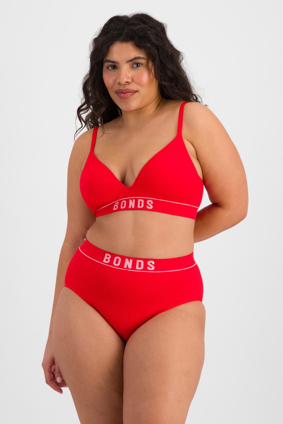 Laura (She/Her) wears size 14 and is 165cm tall with 94cm chest and 76cm waist
