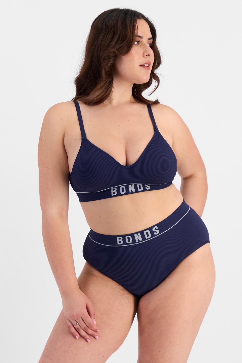 Bella (She/Her) wears size L and is 173cm tall with 95cm chest and 77cm waist