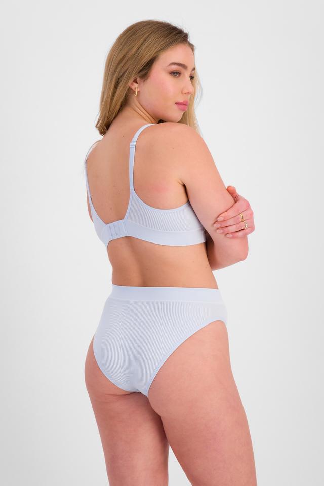 Sienna (She/Her) wears size 10 and is 164cm tall with cm chest and 71cm waist