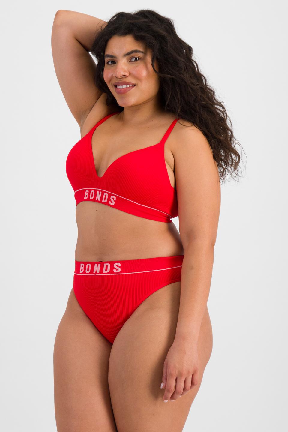 Laura (She/Her) wears size 14 and is 165cm tall with 94cm chest and 76cm waist