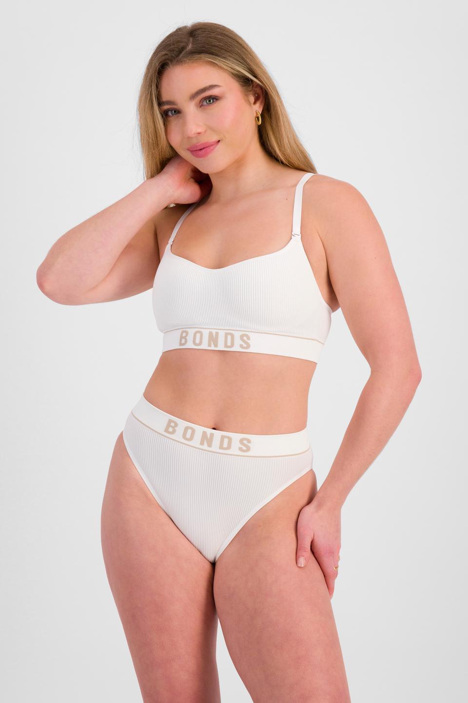 Sienna (She/Her) wears size 10 and is 164cm tall with cm chest and 71cm waist