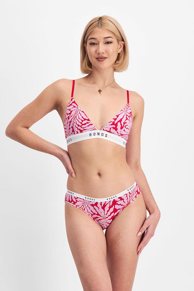Rhiannan (She/Her) wears size 10 and is 175cm