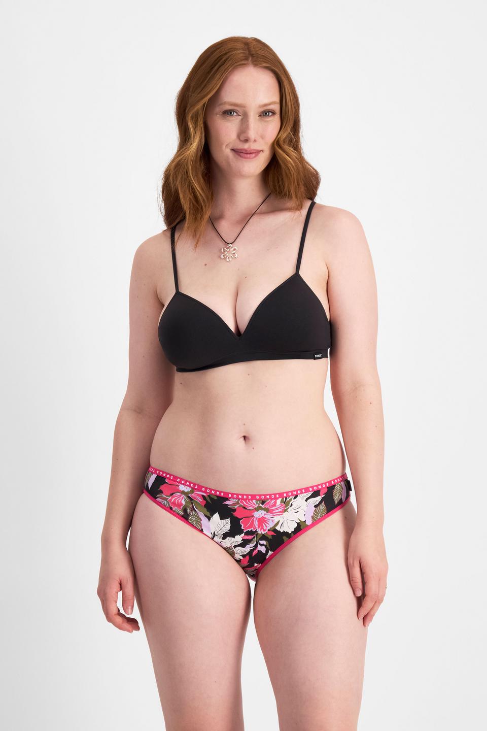 Martine (She/Her) wears size 14 and is 175cm tall with 82cm chest and 76cm waist