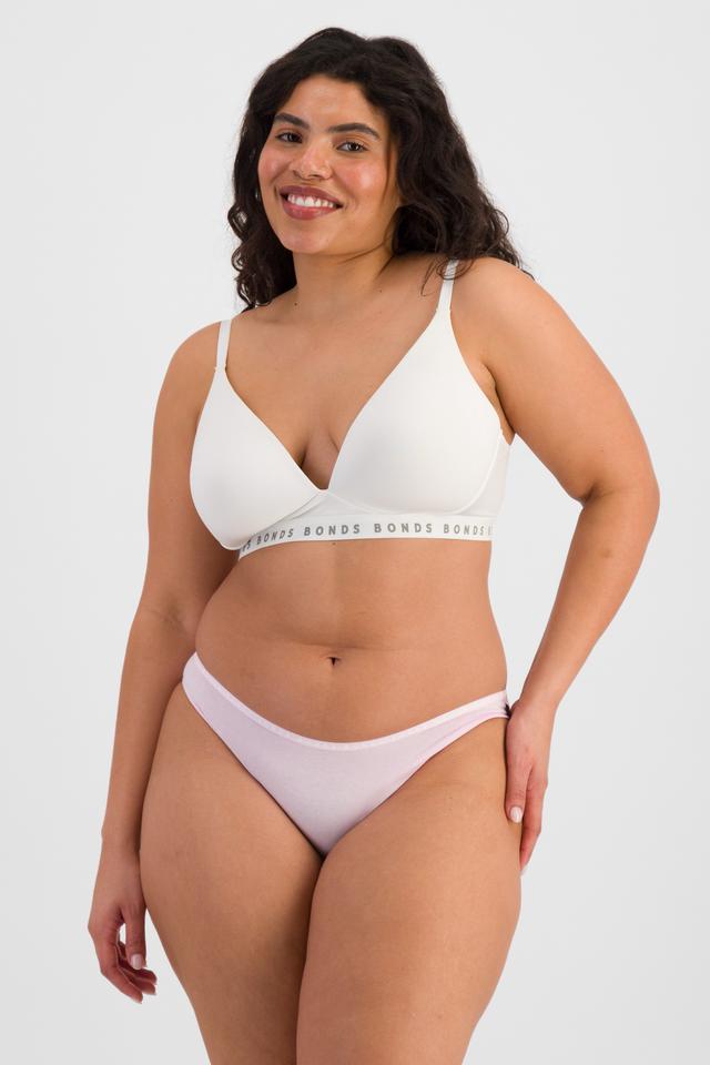 Laura (She/Her) wears size 14 and is 165cm tall with 94cm chest and 76cm waist