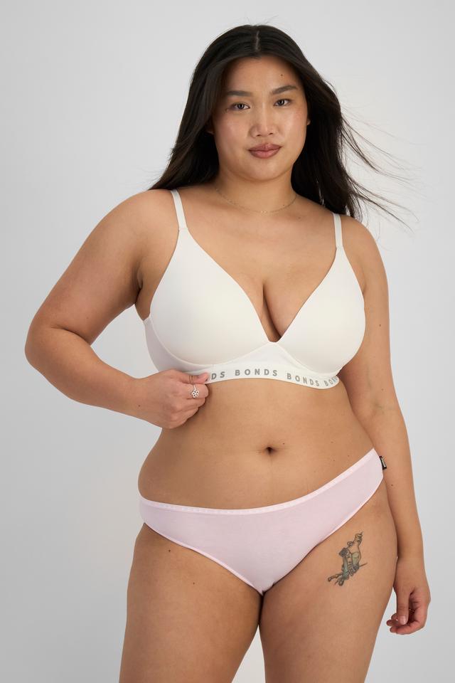 Chloe (She/Her) wears size 14 and is 165cm tall with 95cm chest and 78cm waist