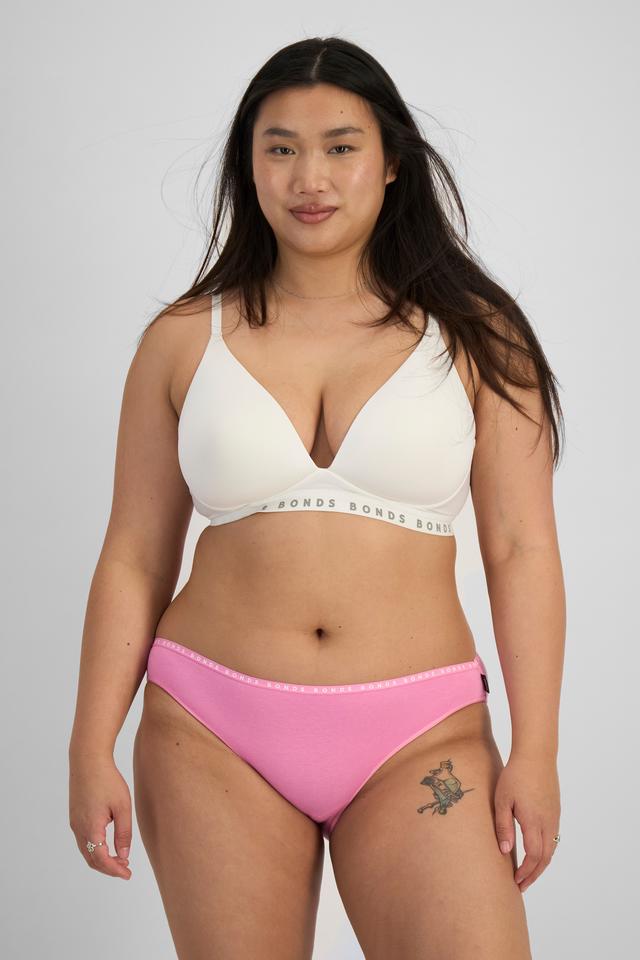 Chloe (She/Her) wears size 14 and is 165cm tall with 95cm chest and 78cm waist