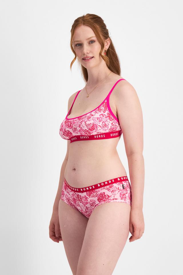Martine (She/Her) wears size 14 and is 175cm tall with 82cm chest and 76cm waist