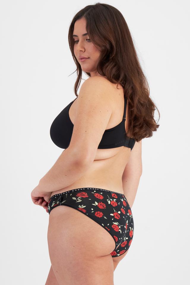 Bella (She/Her) wears size 14 and is 173cm tall with 95cm chest and 77cm waist