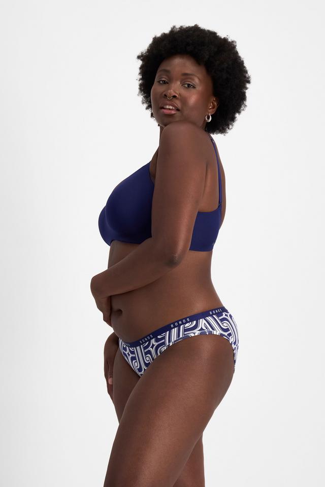 Nelly (She/Her) wears size 14 and is 173.73cm tall with 102cm chest and 84cm waist