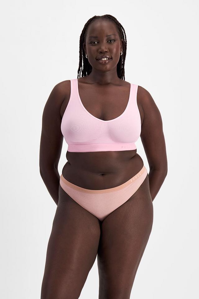 Victoria (She/Her) wears size 14 and is 178cm tall with 96cm chest and 78cm waist