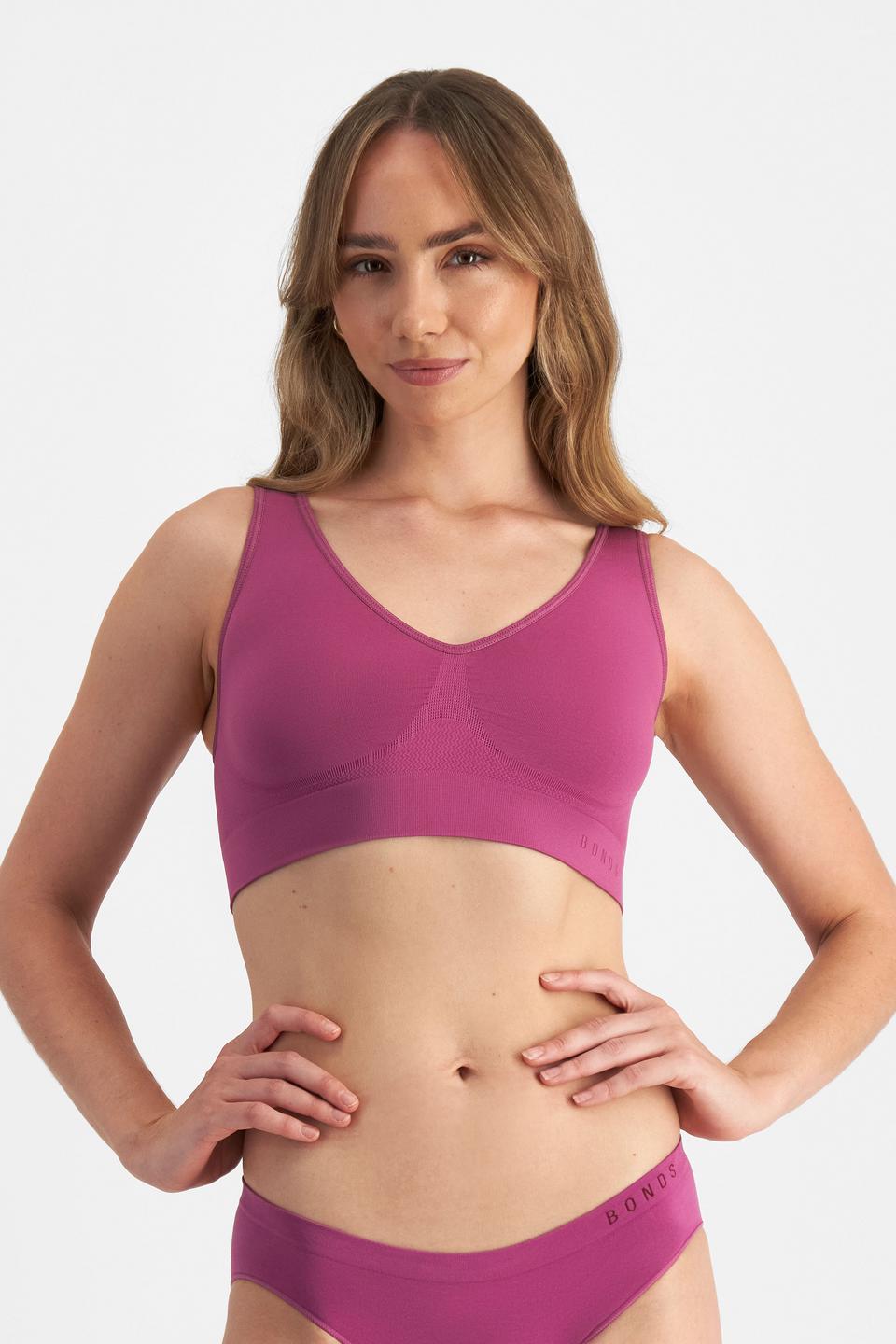 Mikaela (She/Her) wears size S and is 177cm tall with 89cm chest and 66cm waist