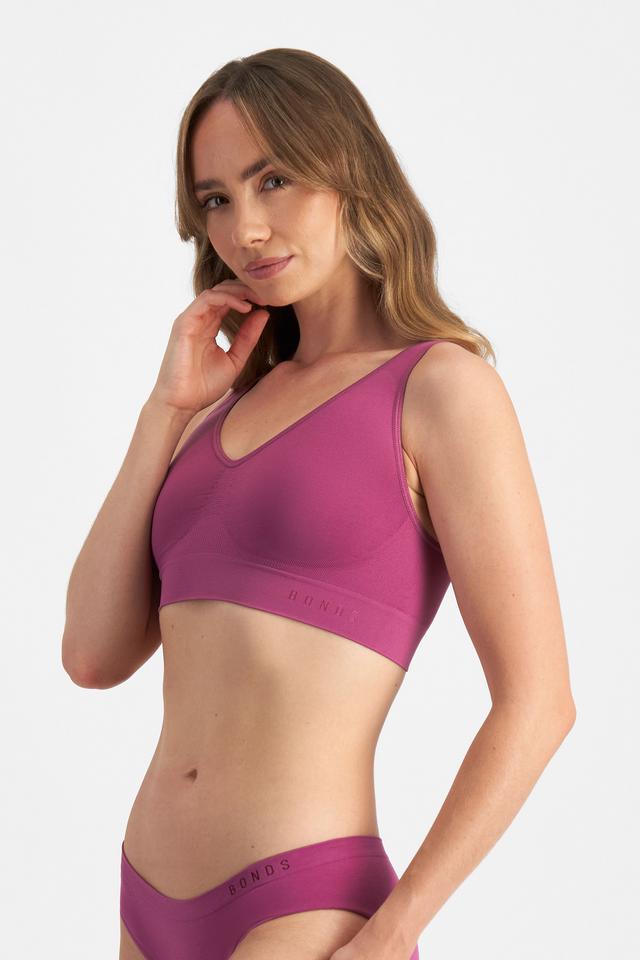 Mikaela (She/Her) wears size S and is 177cm tall with 89cm chest and 66cm waist