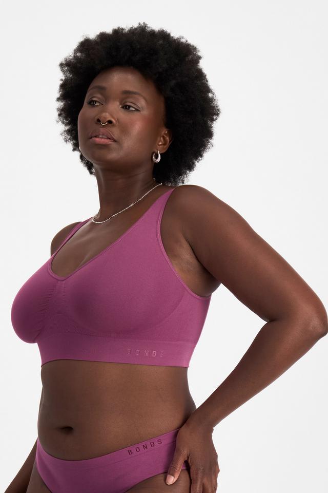 Nelly (She/Her) wears size 14 and is 173.73cm tall with 102cm chest and 84cm waist