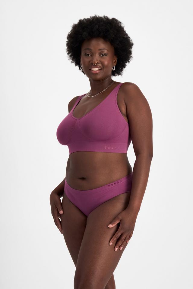 Nelly (She/Her) wears size 14 and is 173.73cm tall with 102cm chest and 84cm waist