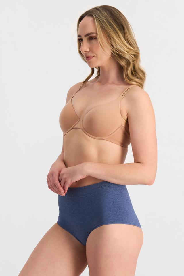 Mikaela (She/Her) wears size 10 and is 177cm tall with 89cm chest and 66cm waist