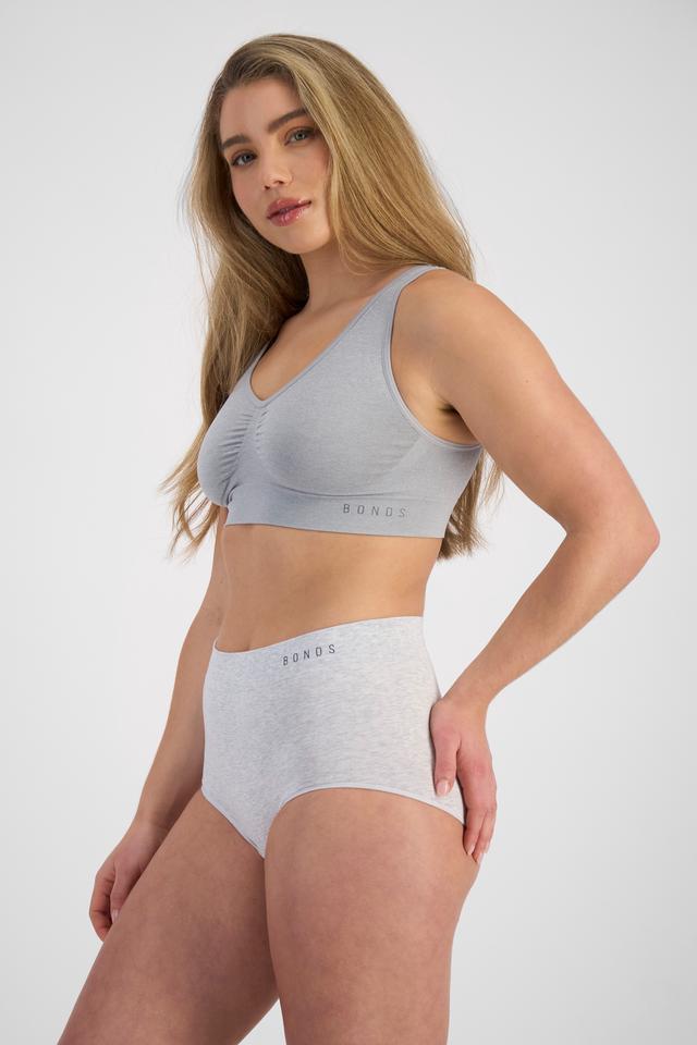 Sienna (She/Her) wears size 10 and is 164cm tall with cm chest and 71cm waist