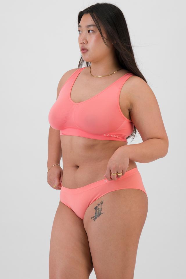 Chloe (She/Her) wears size 14 and is 165cm tall with 95cm chest and 78cm waist