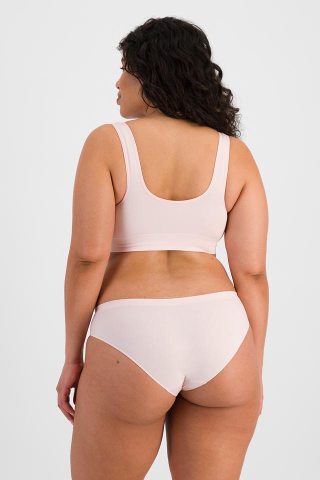 Laura (She/Her) wears size 14 and is 165cm tall with 94cm chest and 76cm waist