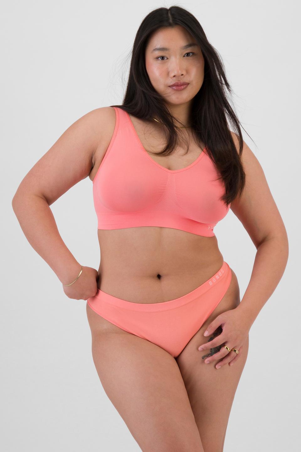 Chloe (She/Her) wears size 14 and is 165cm tall with 95cm chest and 78cm waist