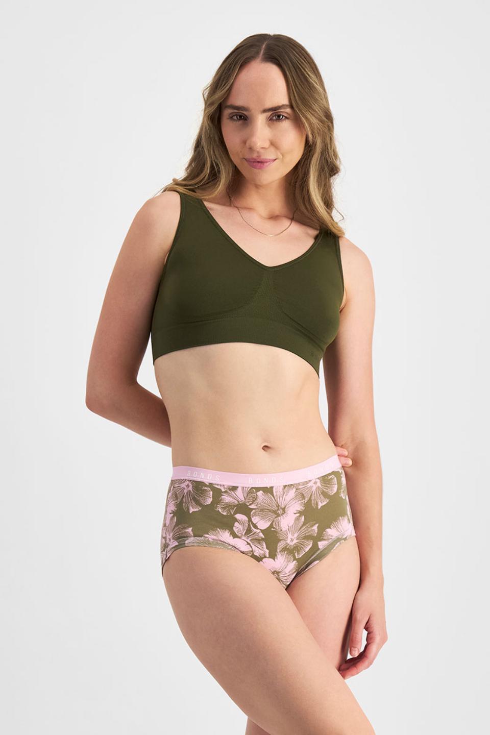 Mikaela (She/Her) wears size S and is 177cm tall with 89cm chest and 66cm waist
