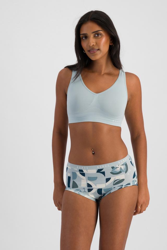 NAYA (She/Her) wears size 10 and is 174cm tall with 80cm chest and 63cm waist
