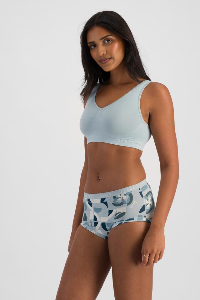 NAYA (She/Her) wears size 10 and is 174cm tall with 80cm chest and 63cm waist