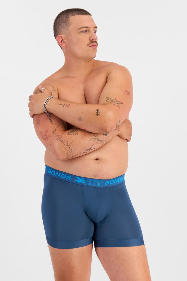 Jake (He/Him) wears size XL and is 195cm tall with 115.57cm chest and 106.68cm waist