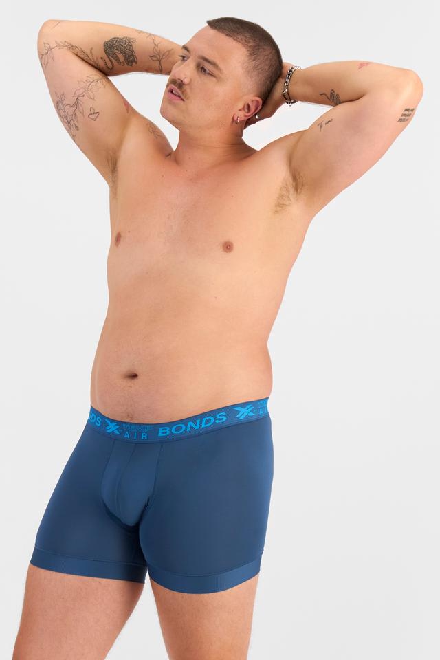 Jake (He/Him) wears size XL and is 195cm tall with 115.57cm chest and 106.68cm waist