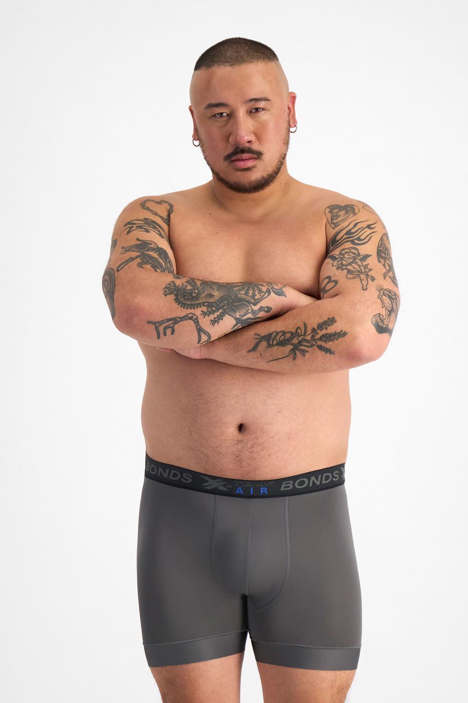 Mike (He/Him) wears size XL and is 180cm tall with 120cm chest and 96cm waist