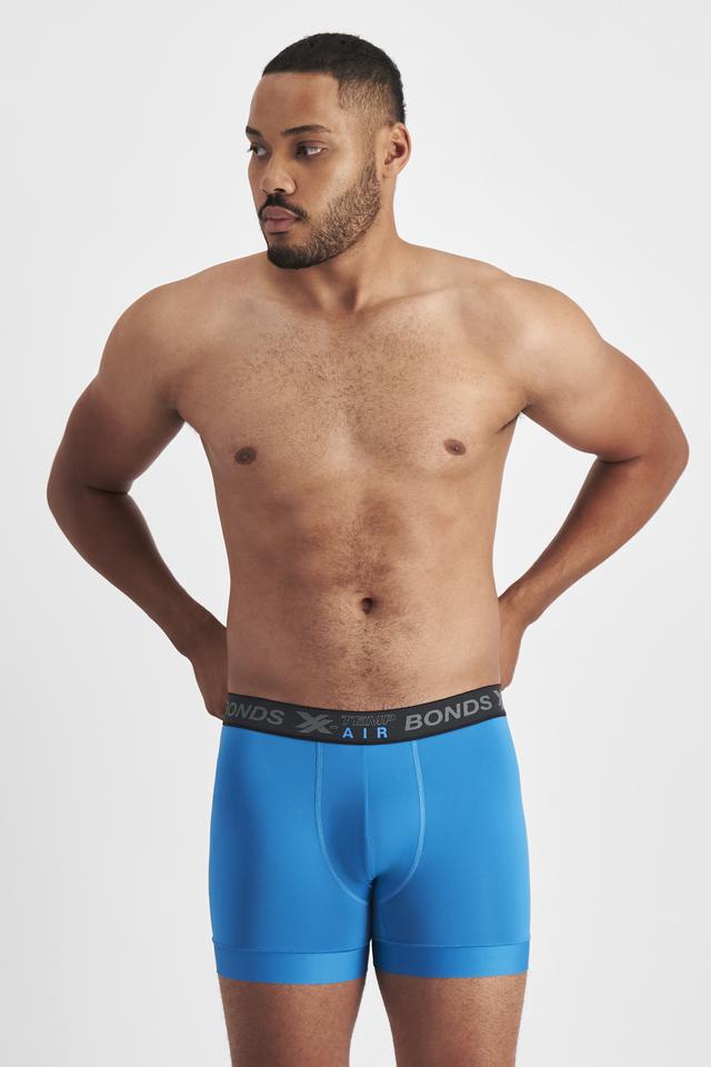 Jason (He/Him) wears size XL and is 194cm tall with 93cm chest and 113cm waist