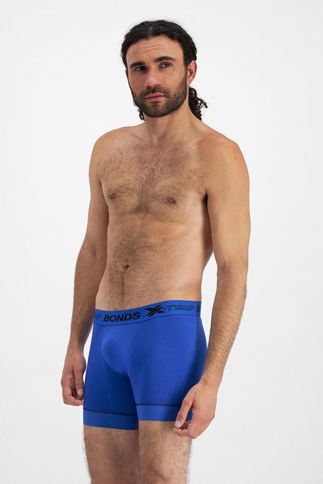 Nelson wears a size Medium is 192cm tall and 87cm waist.