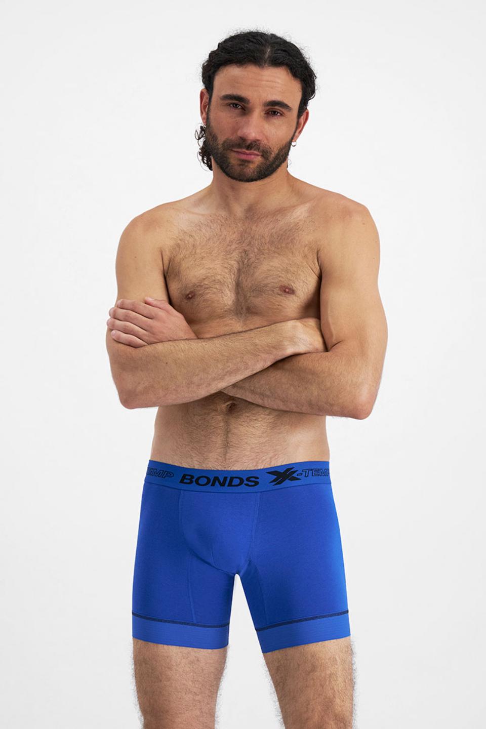 Nelson wears a size Medium is 192cm tall and 87cm waist.