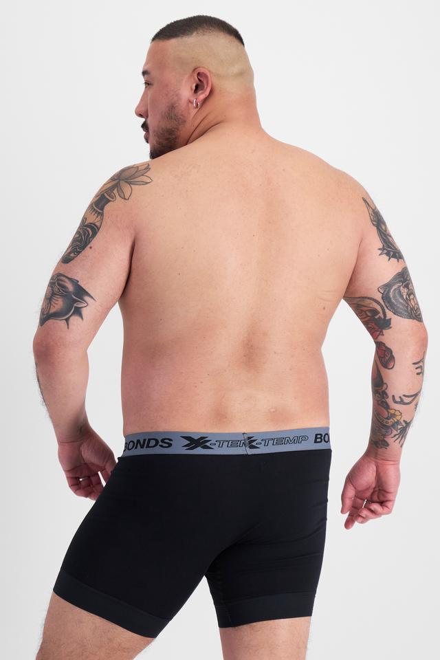 Mike (He/Him) wears size XL and is 180cm tall with 120cm chest and 96cm waist