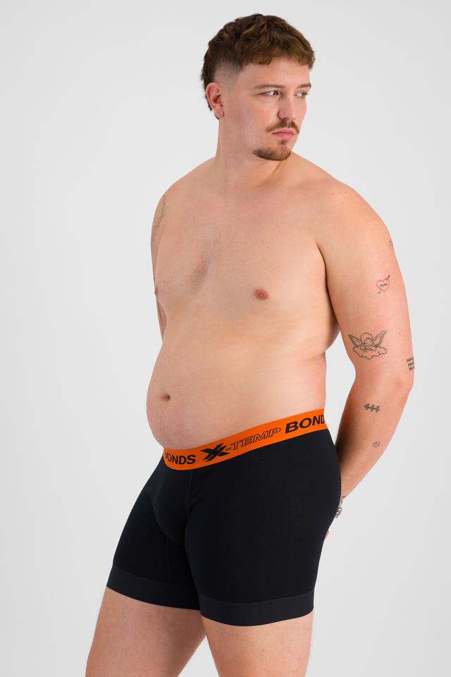 Jake (He/Him) wears size XL and is 195cm tall with 115cm chest and 106cm waist
