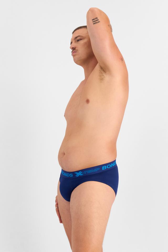 Jake (He/Him) wears size XL and is 195cm tall with 115.57cm chest and 106.68cm waist