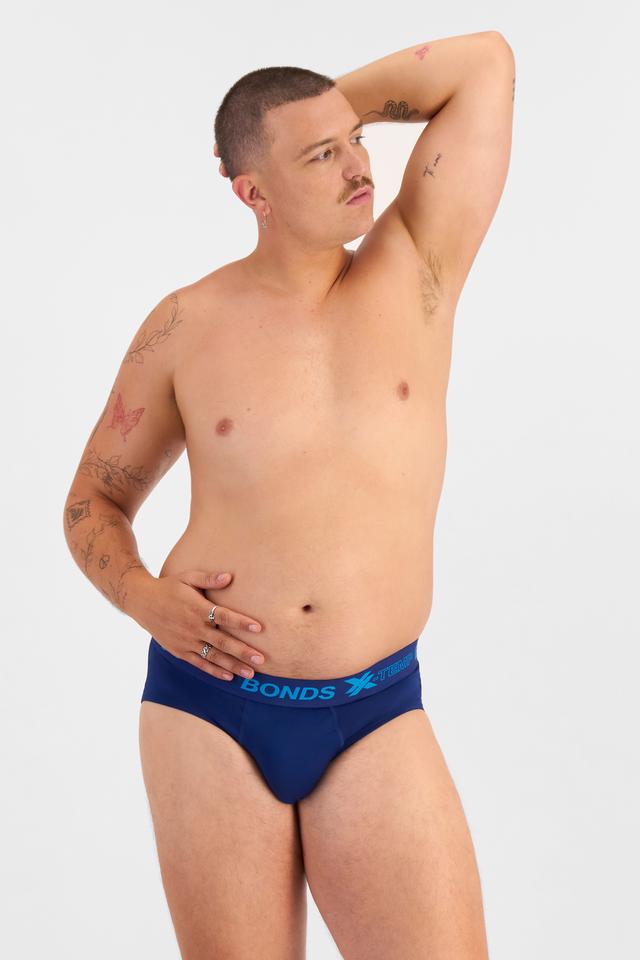 Jake (He/Him) wears size XL and is 195cm tall with 115.57cm chest and 106.68cm waist