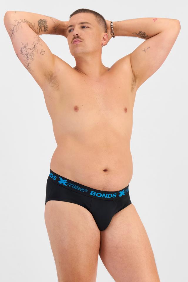 Jake (He/Him) wears size XL and is 195cm tall with 115.57cm chest and 106.68cm waist