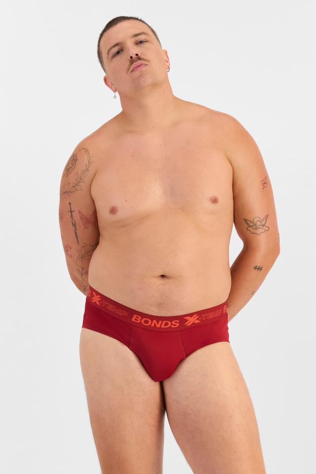 Jake (He/Him) wears size XL and is 195cm tall with 115.57cm chest and 106.68cm waist