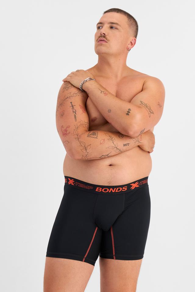 Jake (He/Him) wears size XL and is 195cm tall with 115.57cm chest and 106.68cm waist
