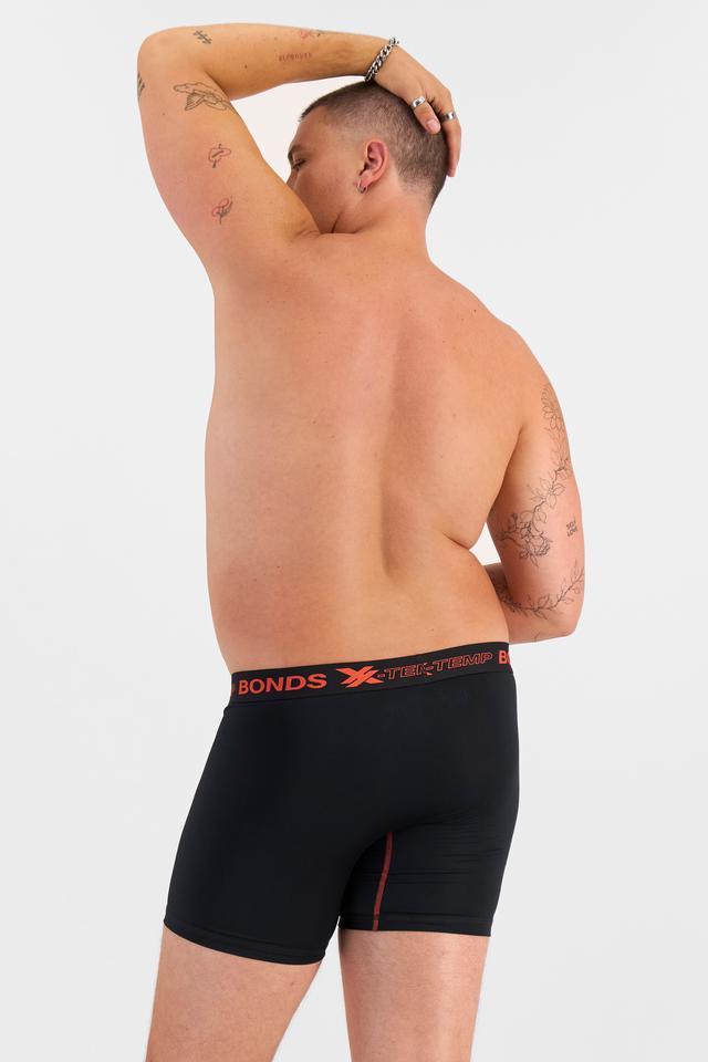 Jake (He/Him) wears size XL and is 195cm tall with 115.57cm chest and 106.68cm waist