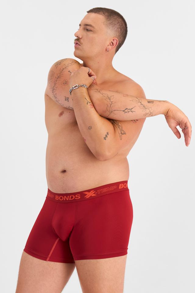 Jake (He/Him) wears size XL and is 195cm tall with 115.57cm chest and 106.68cm waist