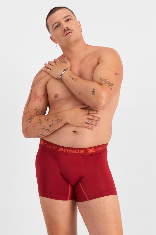 Jake (He/Him) wears size XL and is 195cm tall with 115.57cm chest and 106.68cm waist