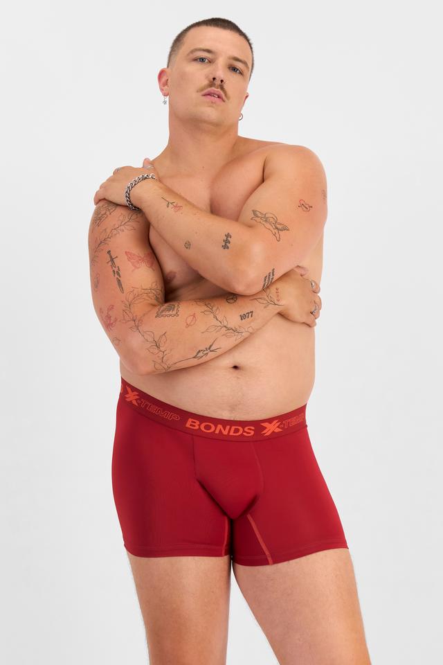 Jake (He/Him) wears size XL and is 195cm tall with 115.57cm chest and 106.68cm waist